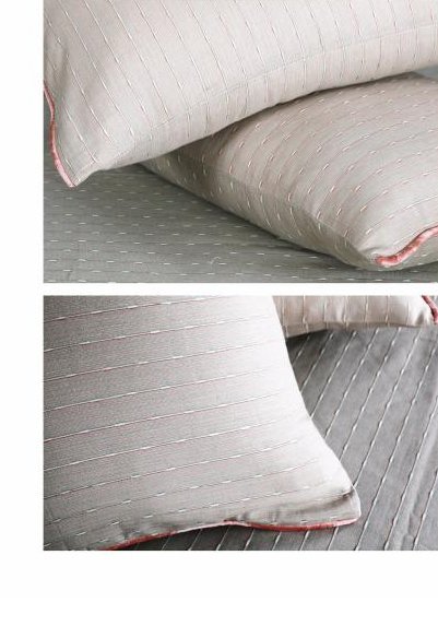 1 Bedsheet, 2 Pillow Covers photo 3