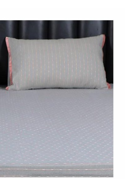 1 Bedsheet, 2 Pillow Covers photo 2